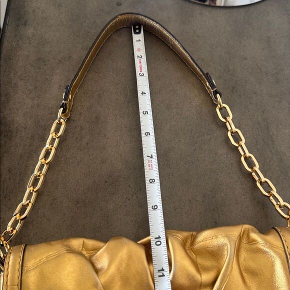 Antonio Melani Gorgeous Gold Metallic Leather Shoulder Hand Bag with Chain Strap - Picture 5 of 16